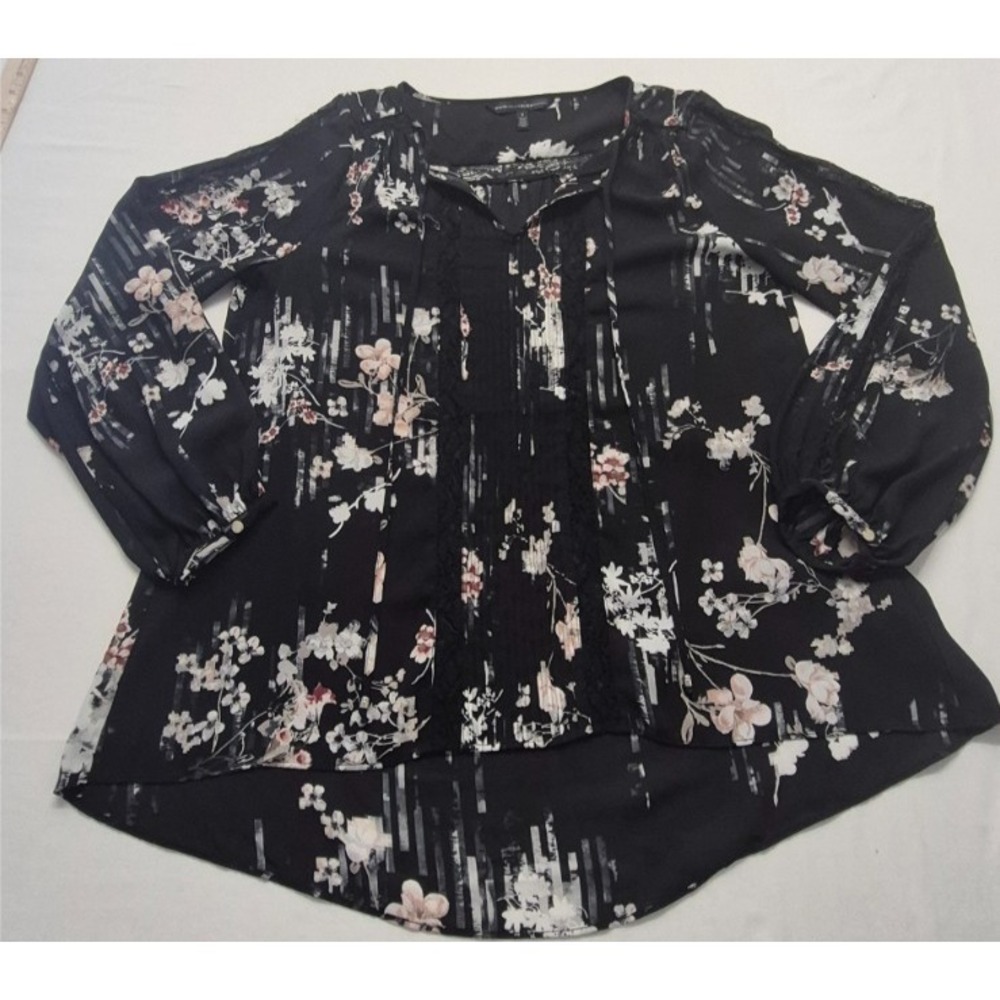 White House Black Market women's black floral blouse sz. 8 long sleeve lace